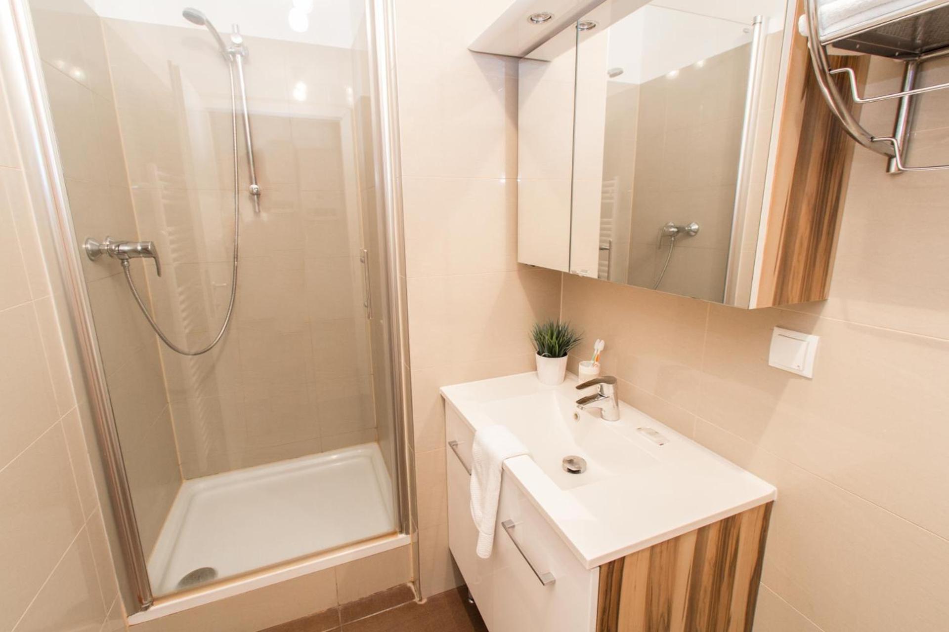 Apartment Mandlgasse I Contactless Check-In Wenen Buitenkant foto