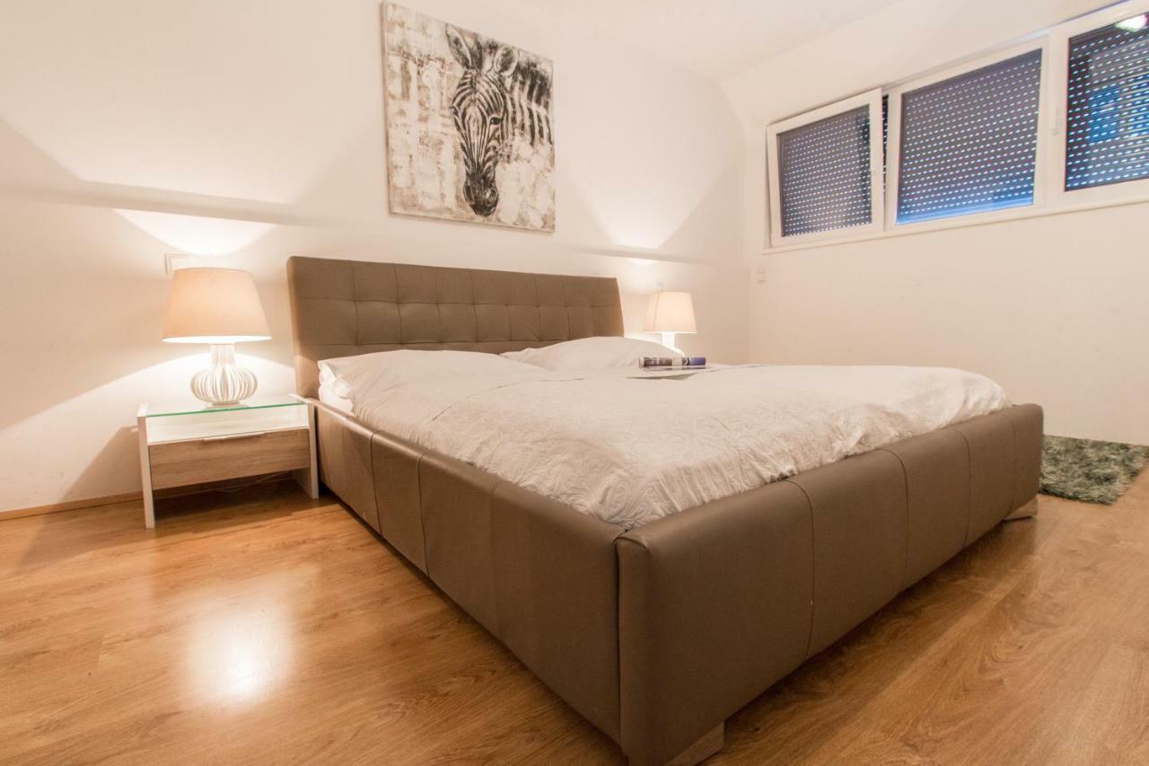 Apartment Mandlgasse I Contactless Check-In Wenen Buitenkant foto