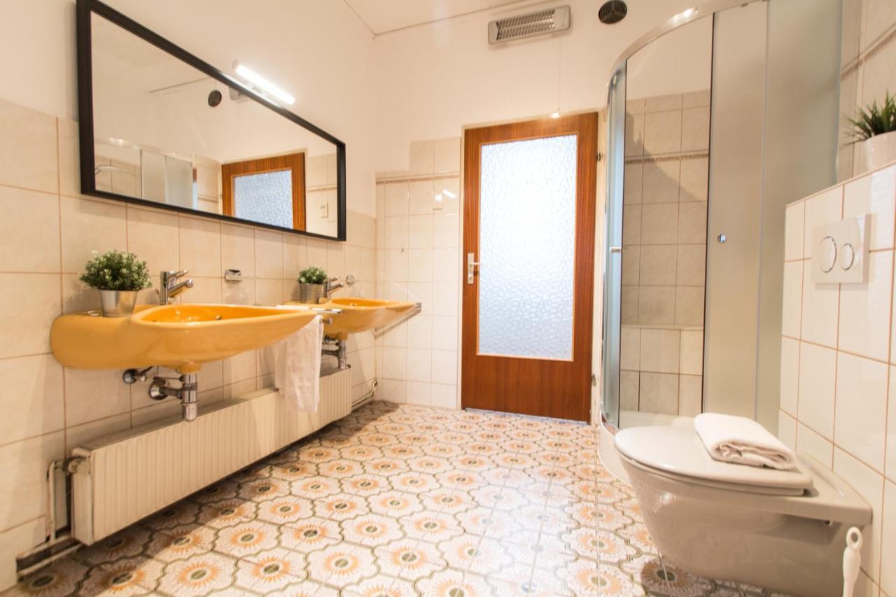 Apartment Mandlgasse I Contactless Check-In Wenen Buitenkant foto