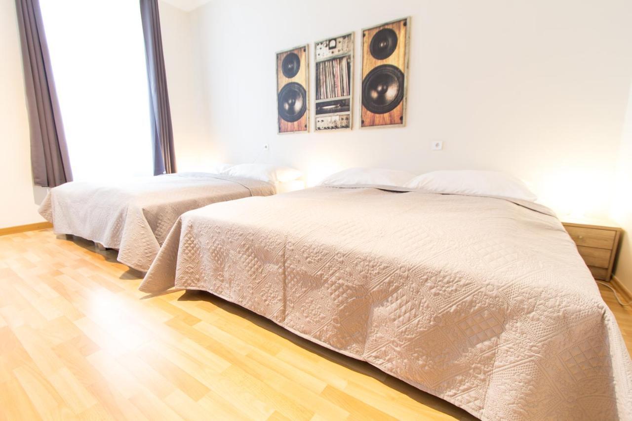 Apartment Mandlgasse I Contactless Check-In Wenen Buitenkant foto